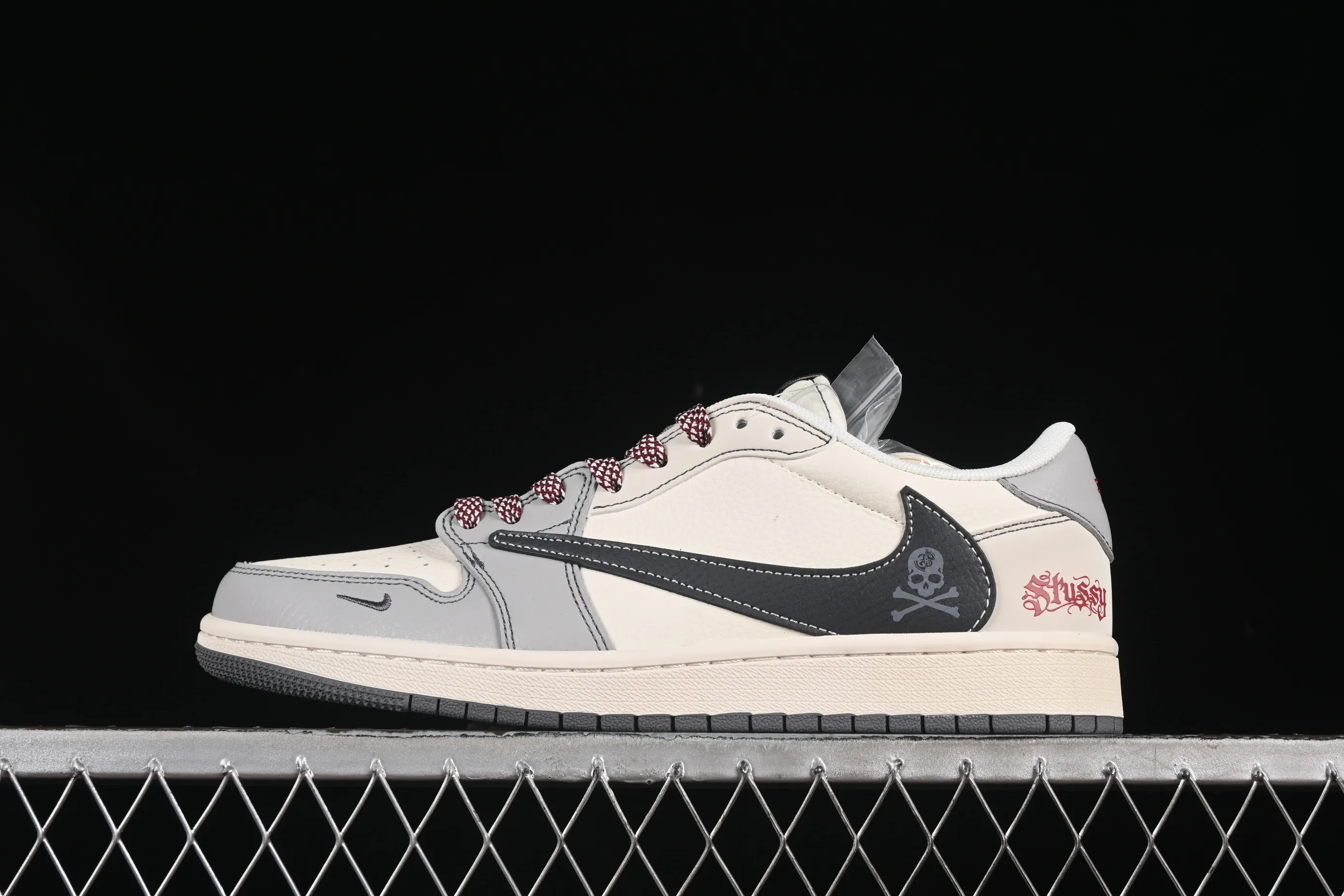 All categories Air Jordan Jordan series basketball shoes Air Jordan 1 Low High-end customized low-top sneakers Travis Scott x Fragment Design x Air Jordan 1 Low OG SP AJ1 Stussy joint black hook skull low-top cultural casual sneakers JJ2508-553